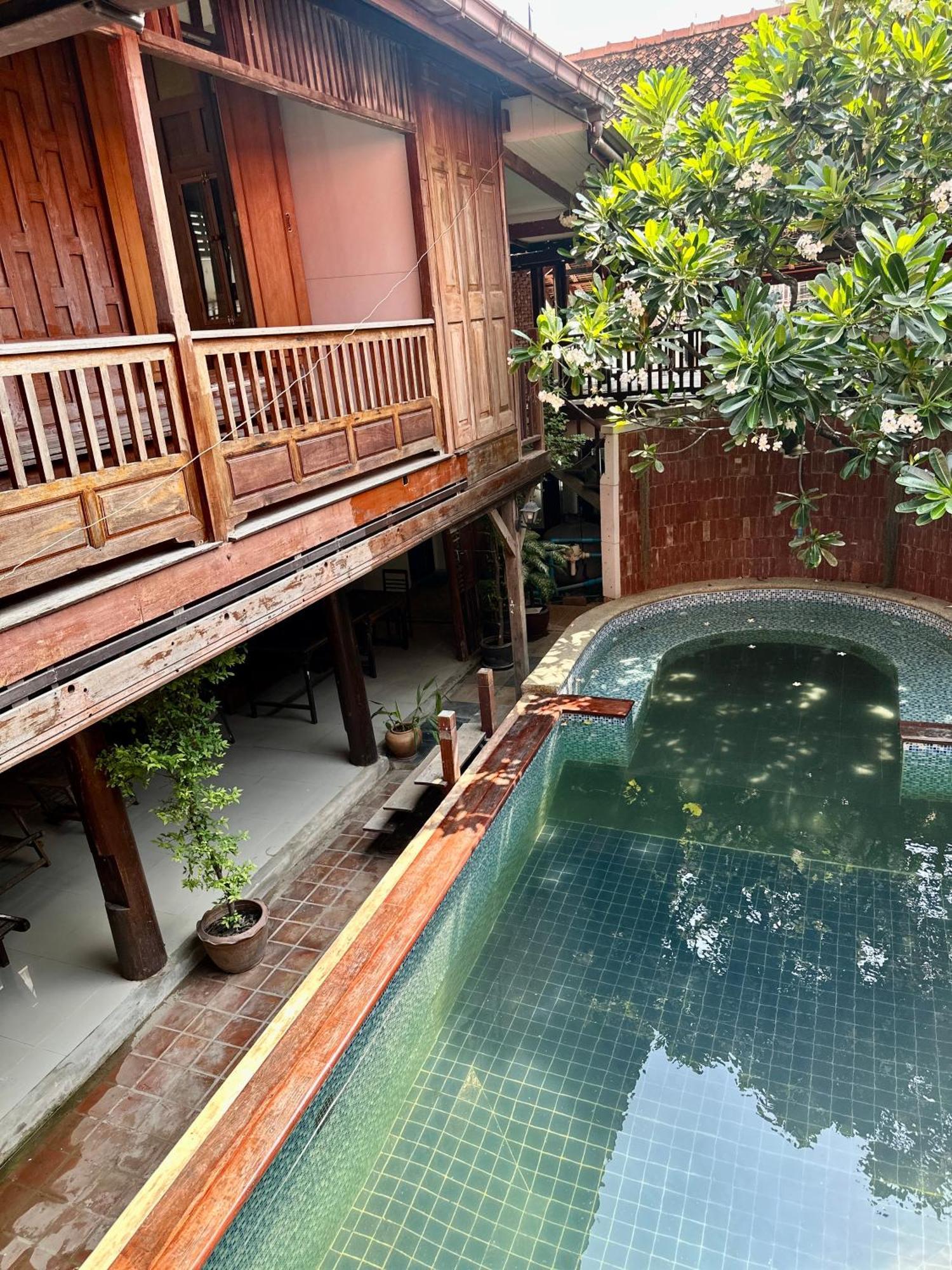 Tony'S Place Ayutthaya Exteriör bild