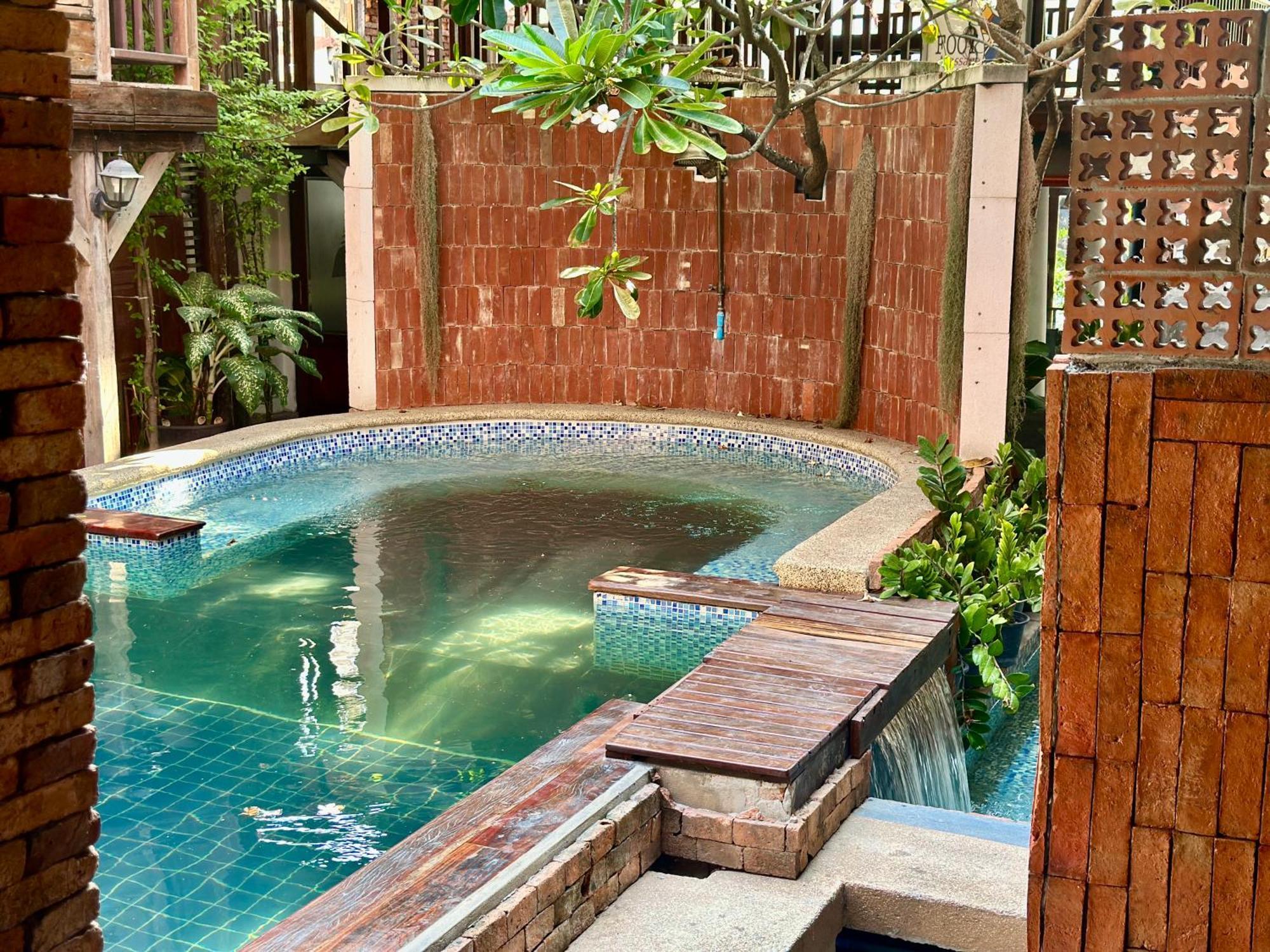 Tony'S Place Ayutthaya Exteriör bild